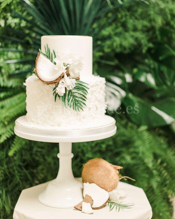 Attention Sweet Toothed Couples We Know Which Wedding Cakes Will Be Trending In 2023 2 