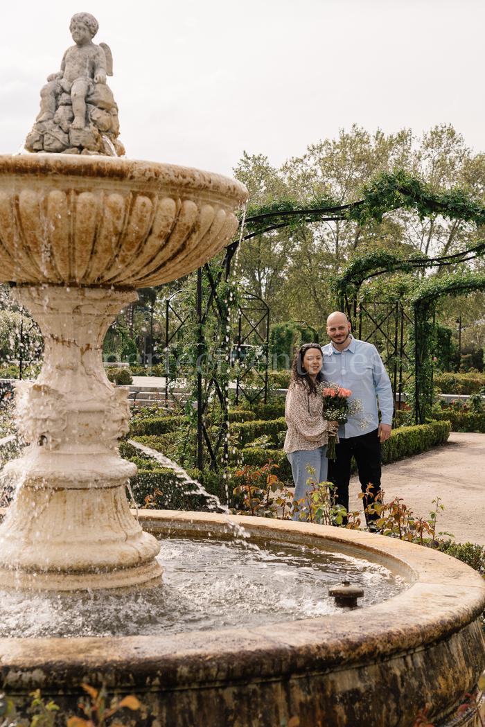 Proposal at Retiro Park involving an Italian couple