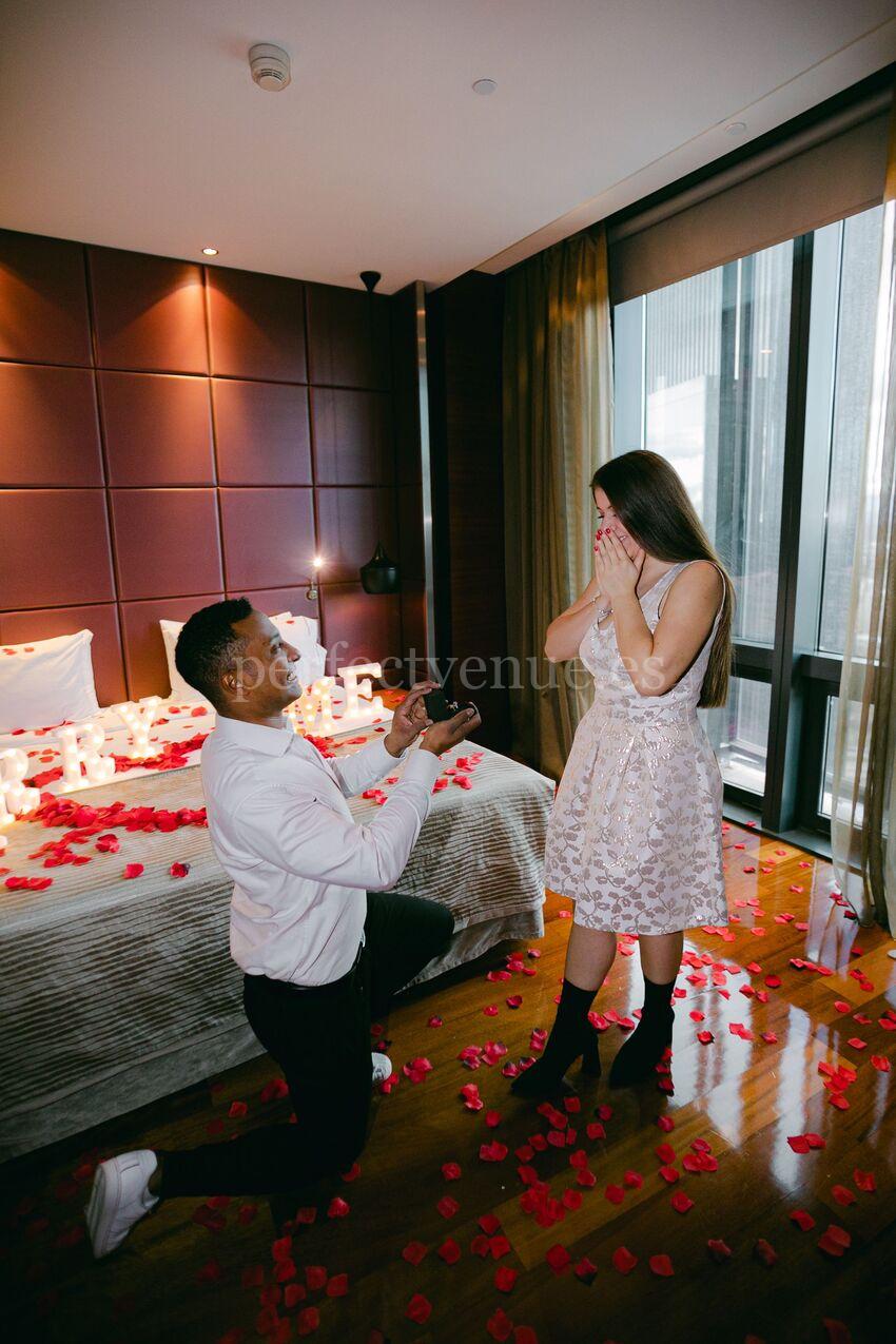 Marriage proposal in hotel - Perfect Venue