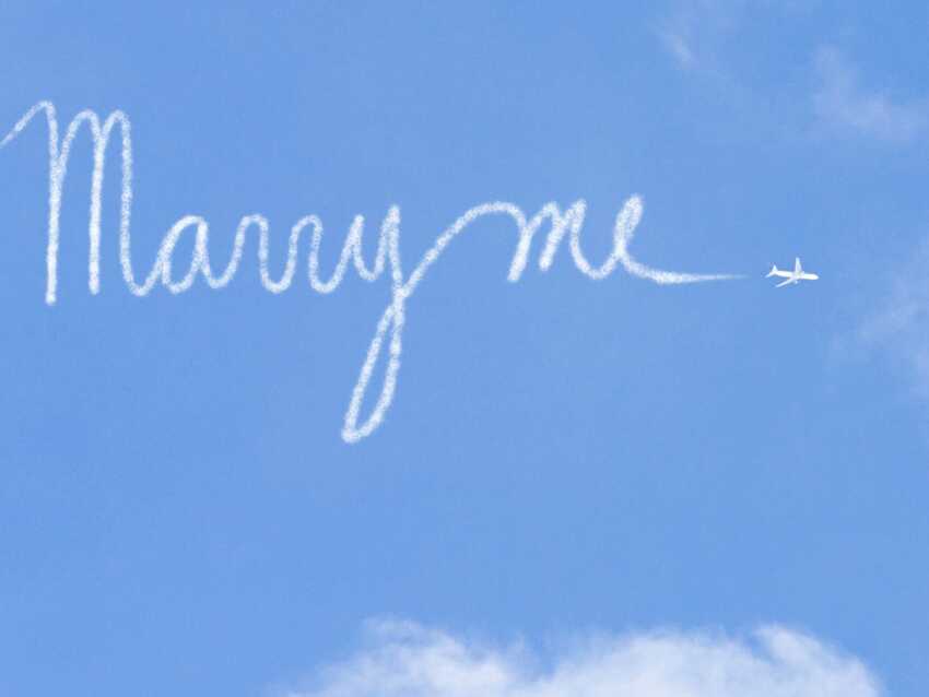 Marriage proposal with an aerial show - Perfect Venue