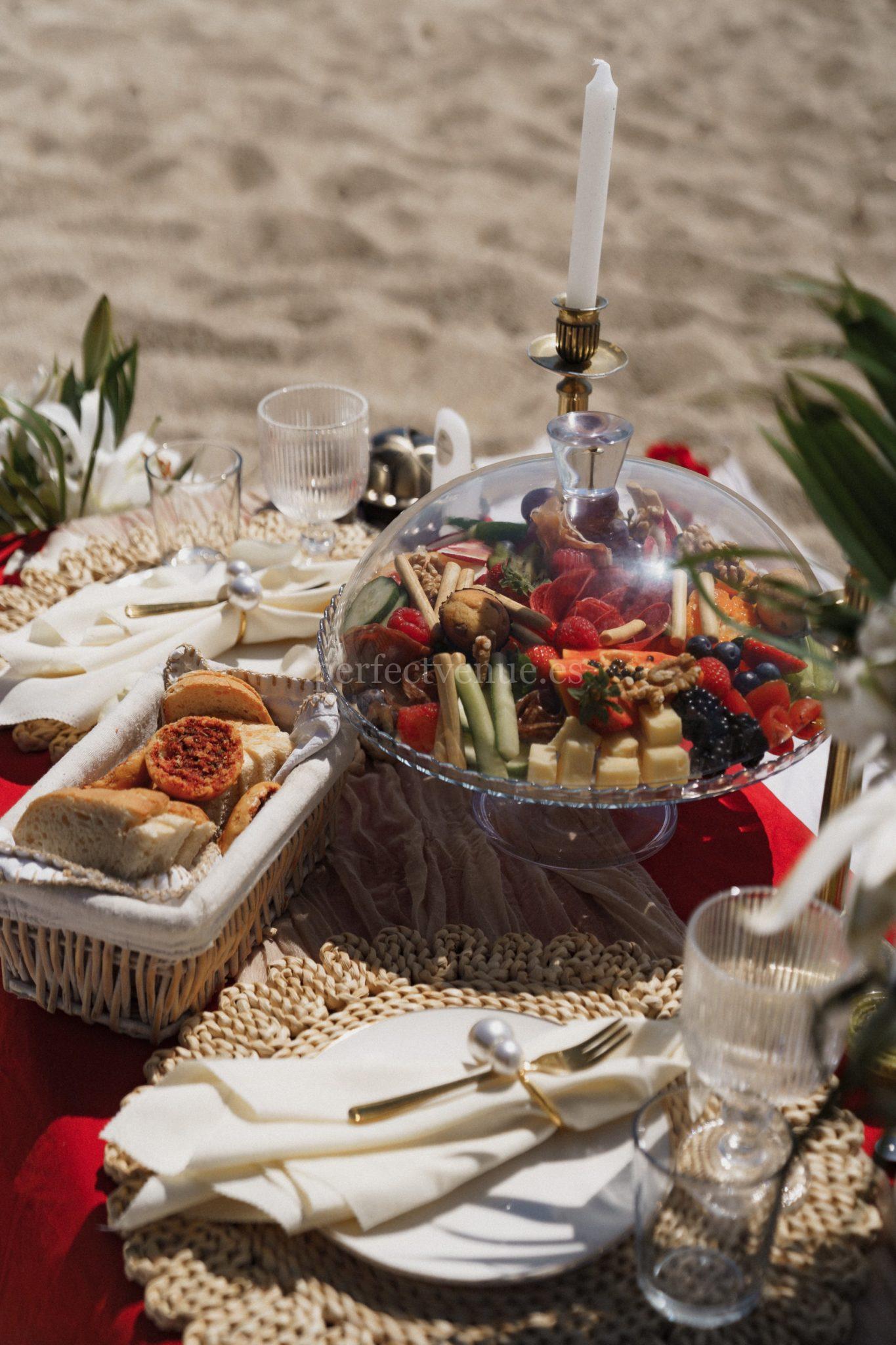 Pedida de mano con picnic en Salou / Photo via Pinterest