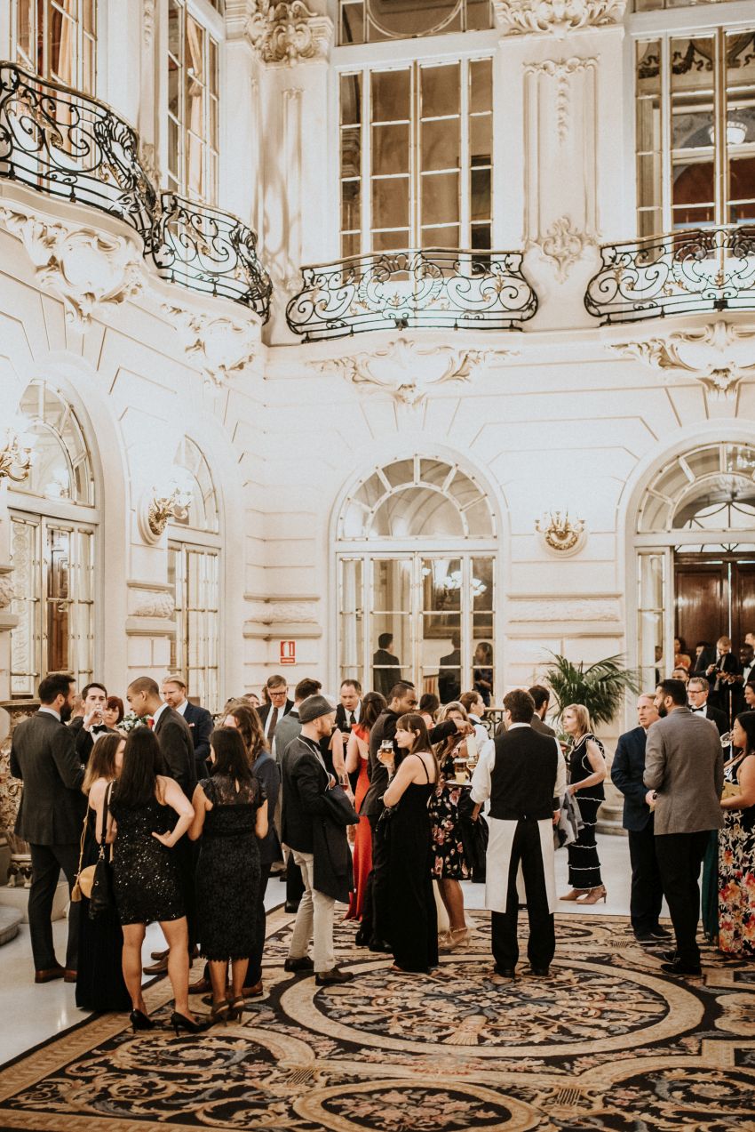 Company Christmas dinner: everything you need to know