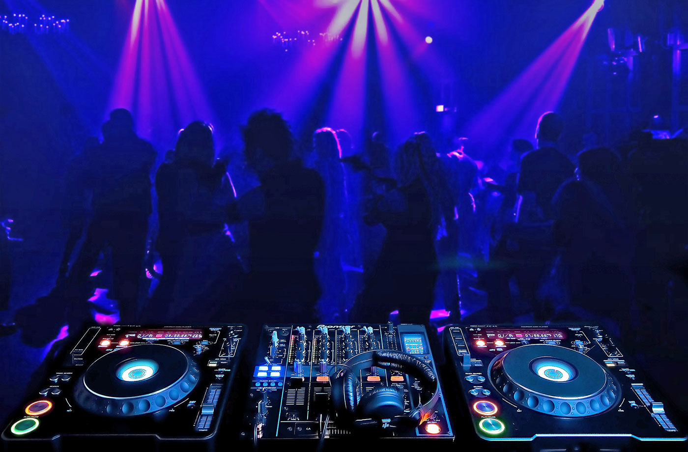 How much does a DJ cost for wedding in Spain?