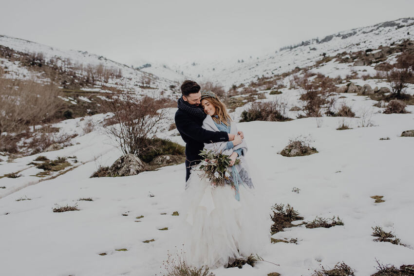 boda de invierno entre nieve y vaho en la Finca Aldeallana