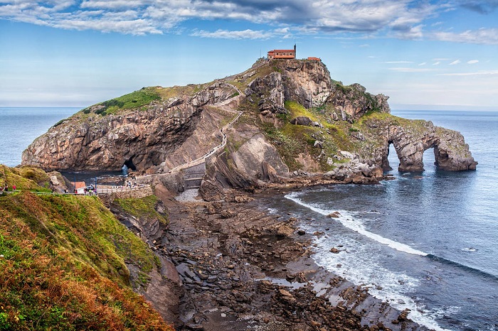 Visiting San Juan de Gaztelugatxe - AKA Dragonstone - Places to Take  Toddlers and Kids