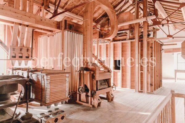 Barn Wedding Venue / Perfect Venue
