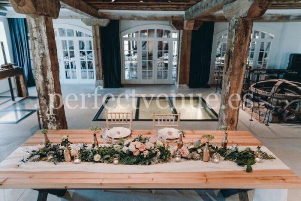 Barn Wedding Venue / Perfect Venue