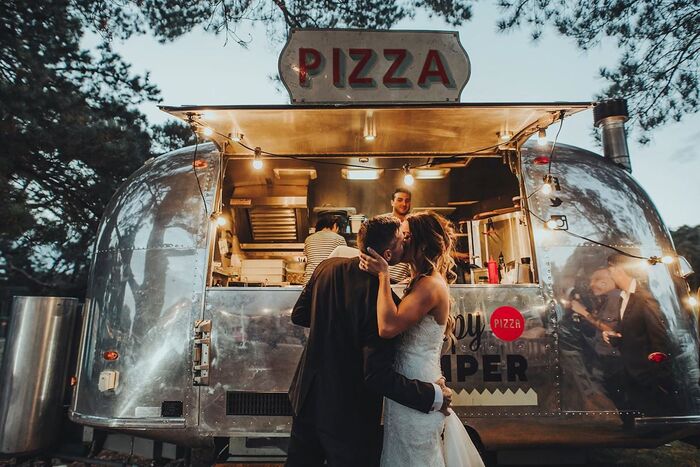 Free pizza buffet: a growing trend for weddings in 2023