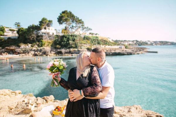 Marriage proposal in Mallorca / Photo via Natalia Ortiz Events