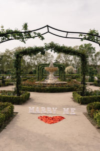 Professional photographer for a marriage proposal in Madrid / Photo via Natalia Ortiz Events