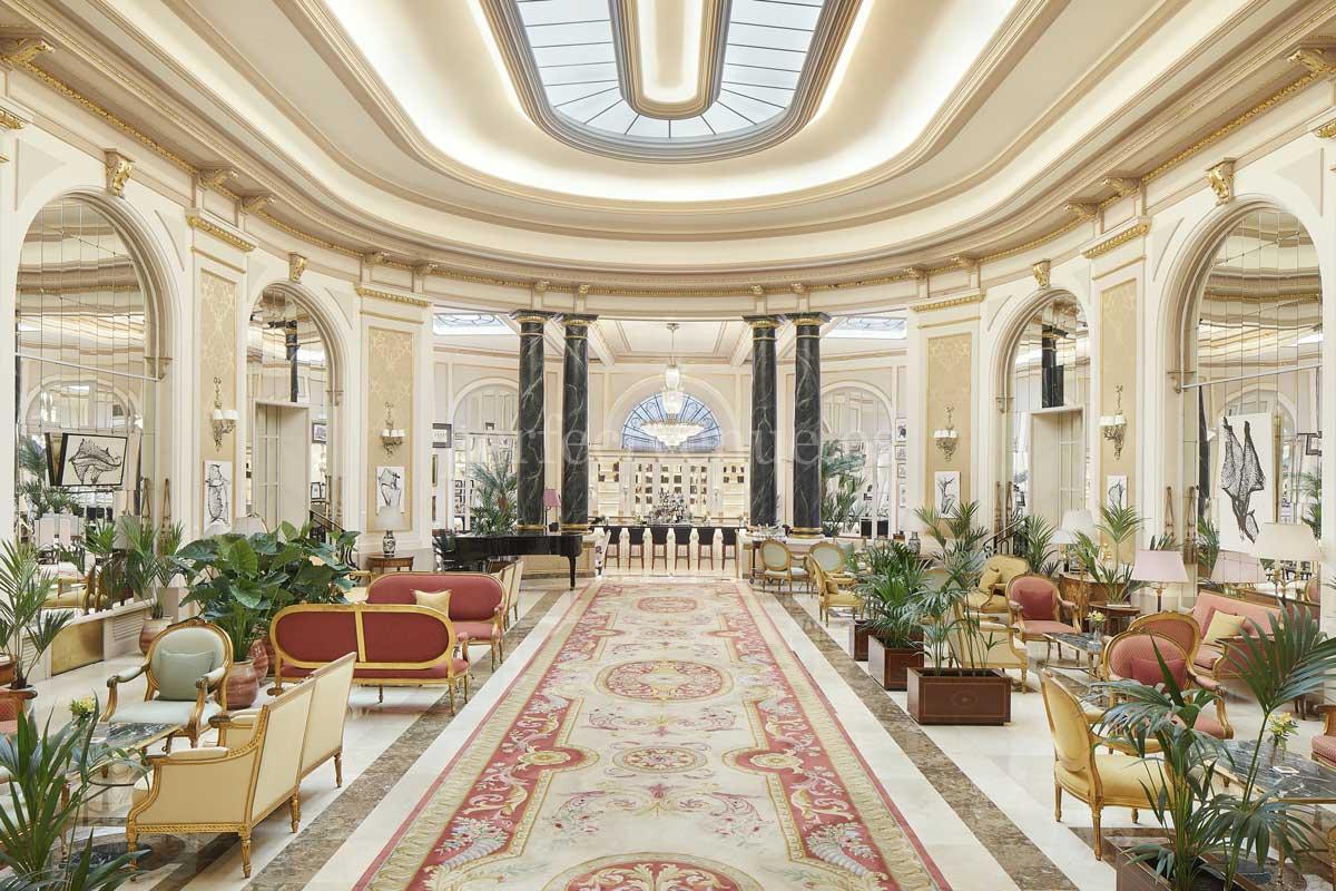 Hall Palace Barcelona Hotel / Photo via El Palace Barcelona
