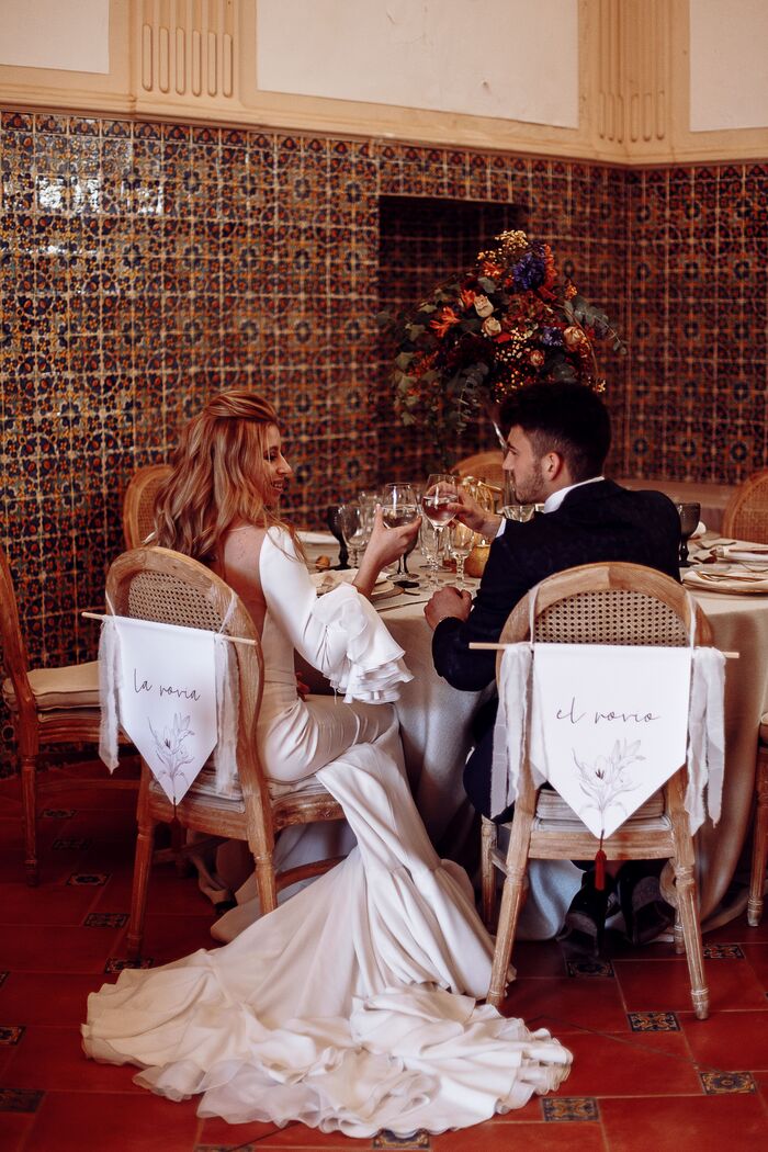 Pareja durante el brindis / Photo via: Weddings and Events by Natalia Ortiz