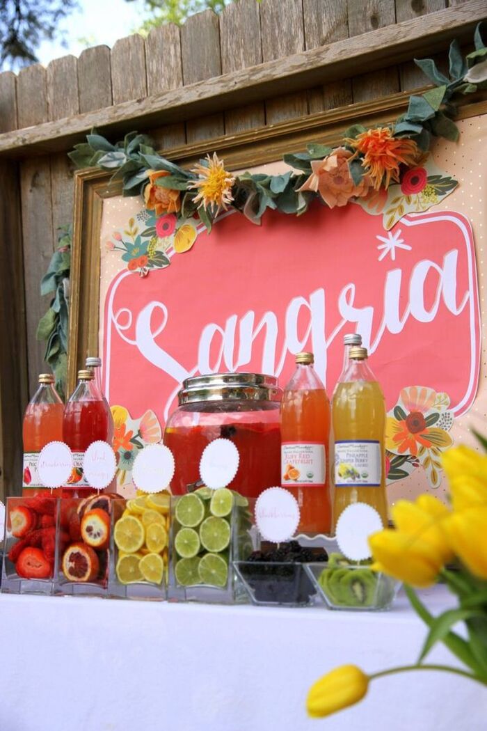 Córners de comida y bebida para un evento / Foto vía Pinterest