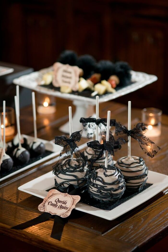 Wednesday themed birthday / Photo via Pinterest