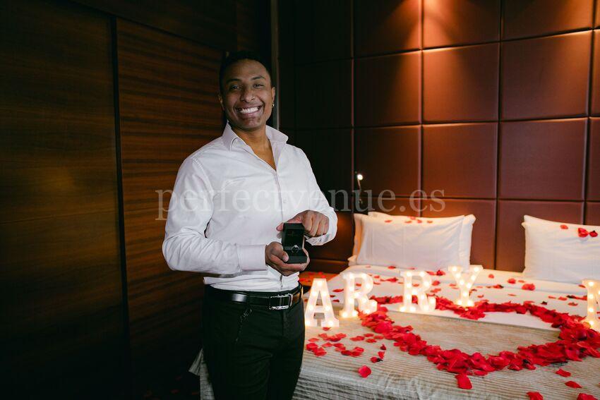 Marriage proposal in hotel - Perfect Venue