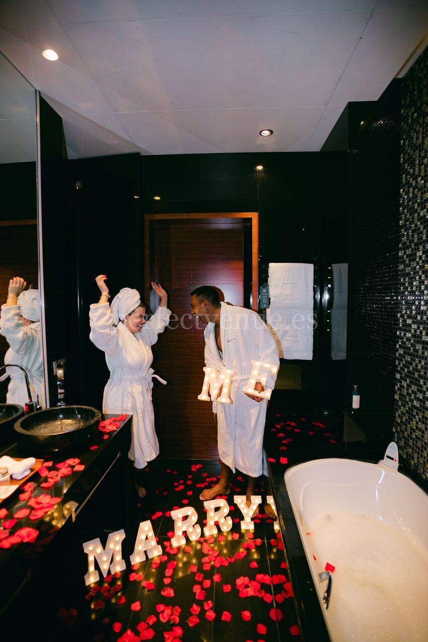 Marriage proposal in hotel - Perfect Venue