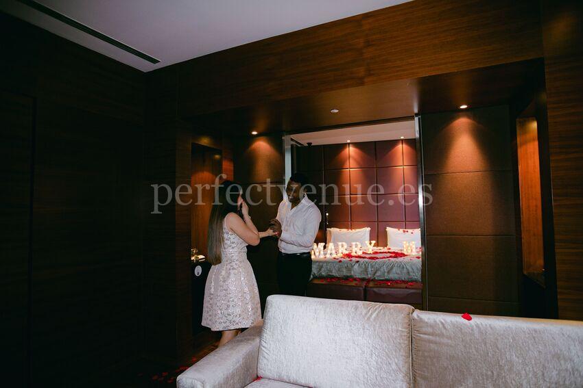Marriage proposal in hotel - Perfect Venue