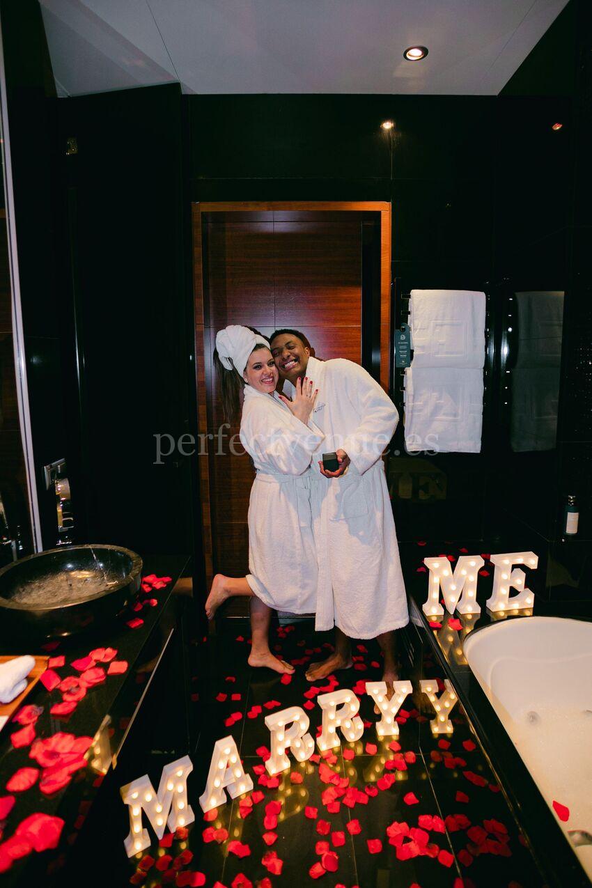 Marriage proposal in hotel - Perfect Venue