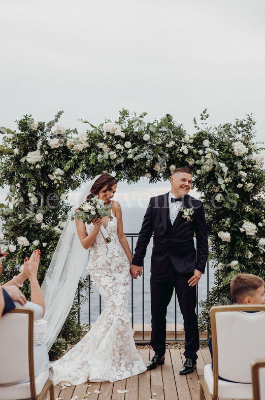 Mallorca wedding between flowers / Photo via Weddings and Events by Natalia Ortiz