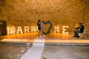 Wooden letters in Barcelona / Natalia Ortiz Events