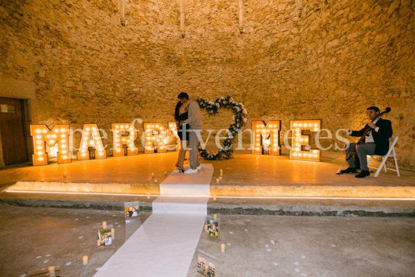 Wooden letters in Barcelona / Natalia Ortiz Events