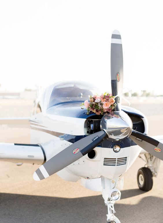 Avioneta con flores / Photo via Pinterest