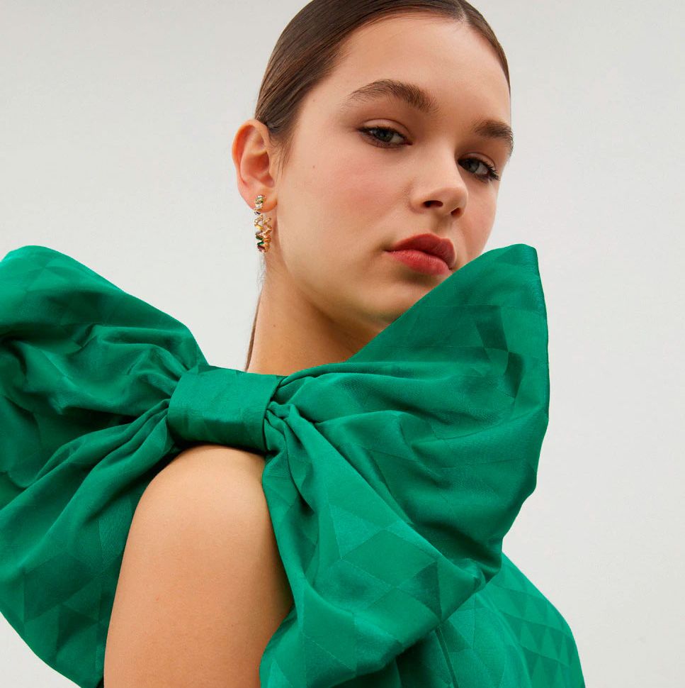 Vestido verde con lazo / El Corte Inglés