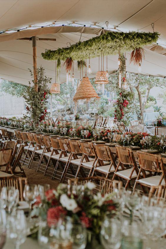 Banquete bajo una carpa / Photo via Pinterest
