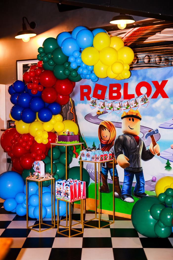 Cumpleaños con temática Roblox / Photo via Weddings and Events by Natalia Ortiz