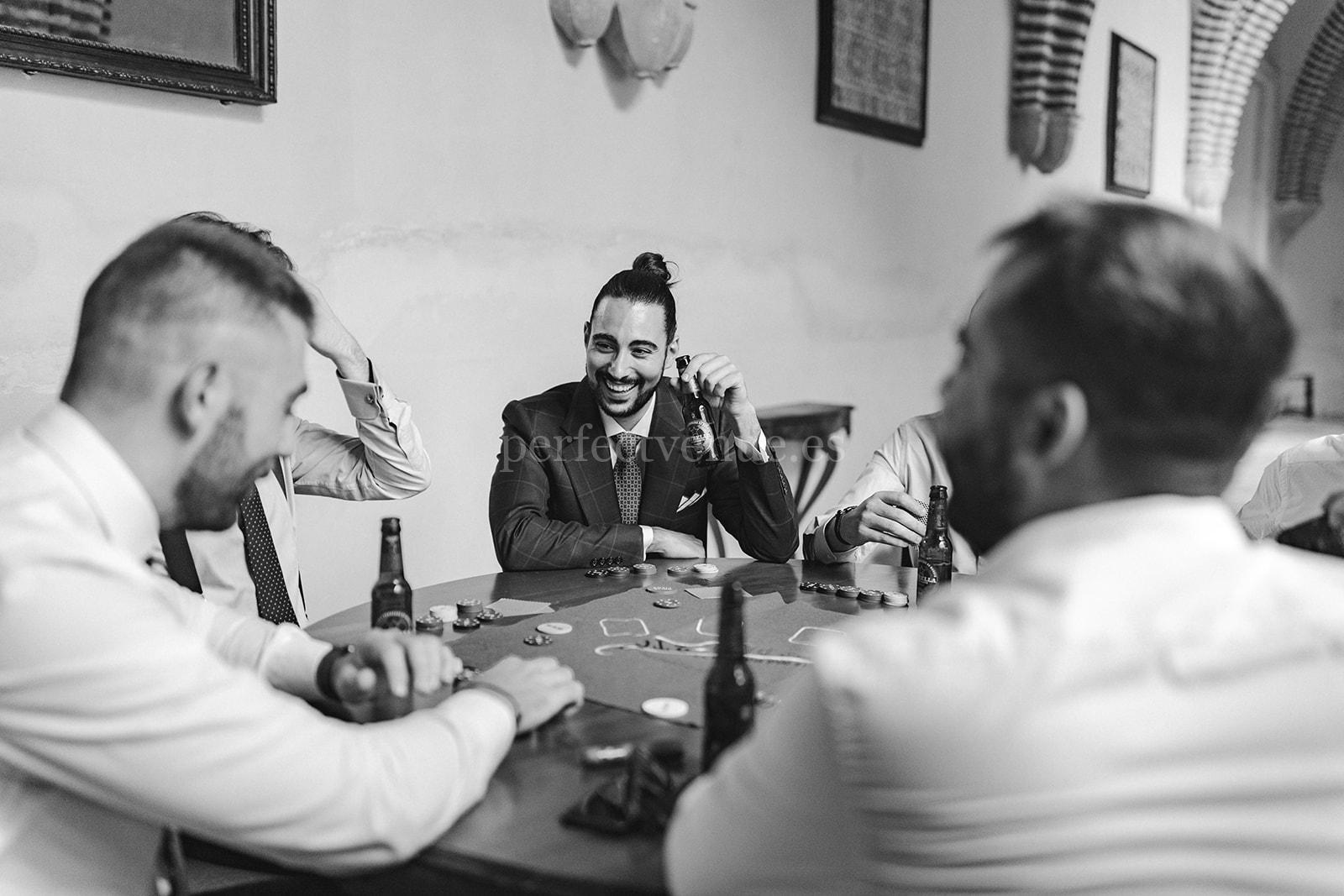 Poker game / Photo via Silvia Sánchez Photography