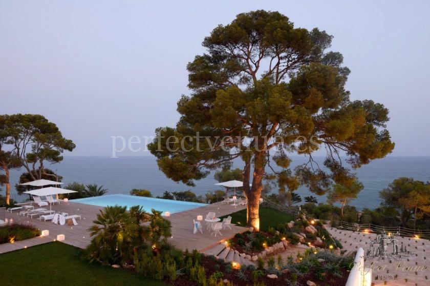Beachfront Villa, Sitges / Perfect Venue