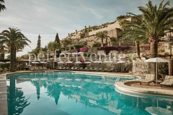 Marriage proposal in Mallorca at the Belmond hotel on a viewing platform