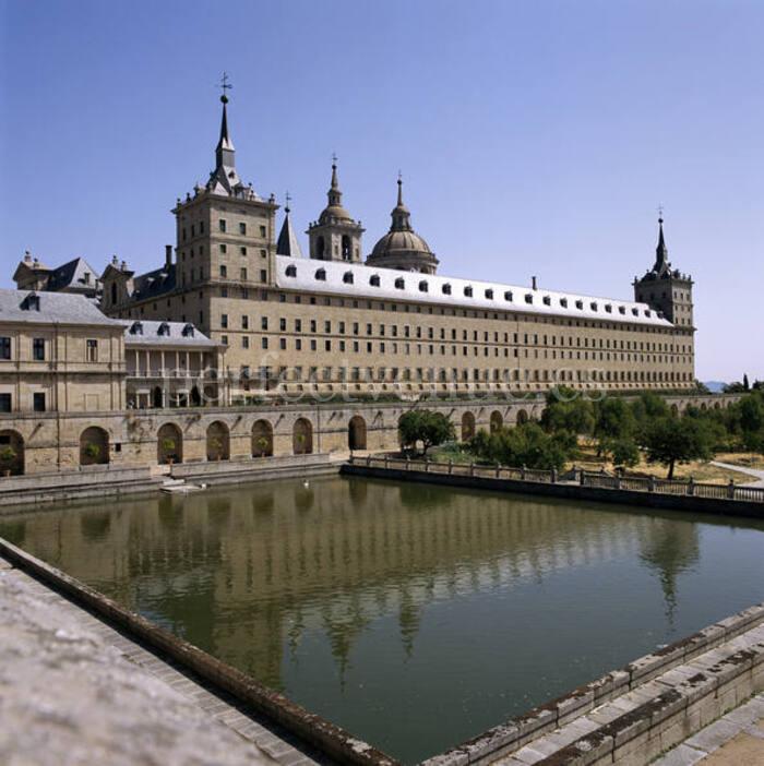Monasterio El Escorial / Photo via Pinterest