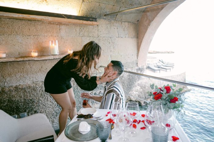 Pedida de mano en Mallorca de unos mexicanos / Photo via Weddings and Events by Natalia Ortiz
