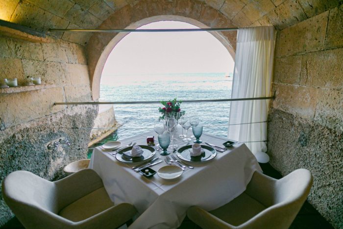Pedida de mano en Mallorca de unos mexicanos / Photo via Weddings and Events by Natalia Ortiz