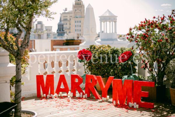 "Marry Me" letters in Madrid / Photo via Natalia Ortiz Events