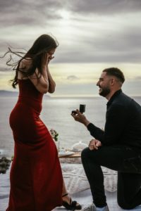 Предложение руки и сердца с видом на море на Тенерифе/ Photo via Weddings and Events by Natalia Ortiz