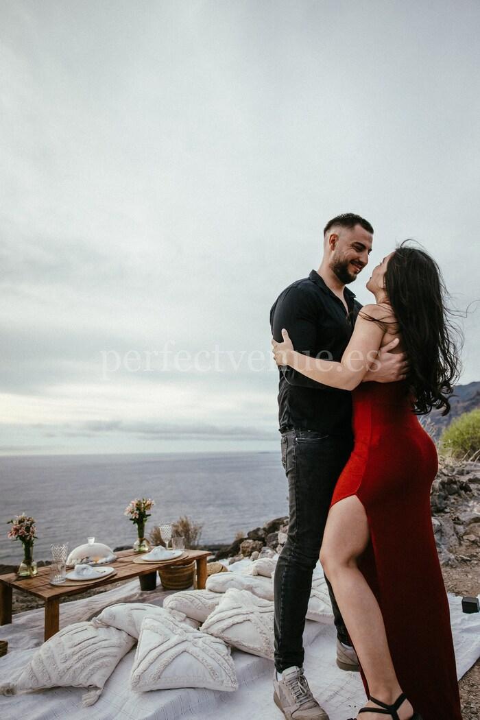 Pareja en su pedida de mano en Tenerife - Weddings and Events by Natalia Ortiz