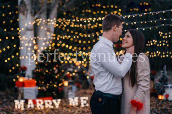 Pareja durante la pedida / Weddings and Events by Natalia Ortiz