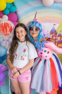 Children's party entertainer / Photo via Weddings and Events by Natalia Ortiz