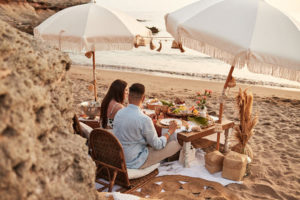 Proposal at sunset in Spain / Photo via Weddings and Events by Natalia Ortiz