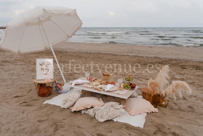 Picnic in Valencia / Photo via Weddings and Events by Natalia Ortiz