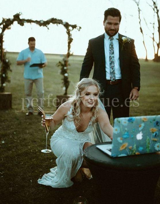 Transmisión de boda en directo / Photo via Wadering Weddings