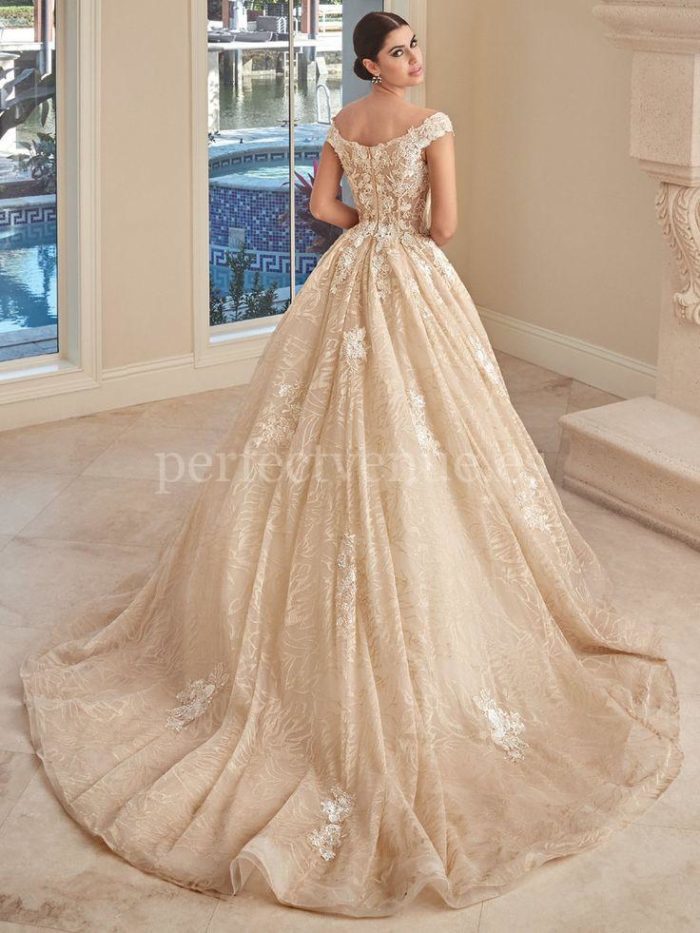 Vestido de novia / by Pinterest