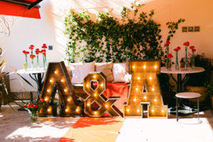 Wooden letters in Valencia / Natalia Ortiz Events