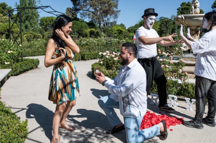 Pedida de mano con mimos en madrid / Photo Via by Wedding and Events by Natalia Ortiz