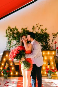 Decoration with letters in proposal / Photo Via Wedding and Evets by Natalia Ortiz