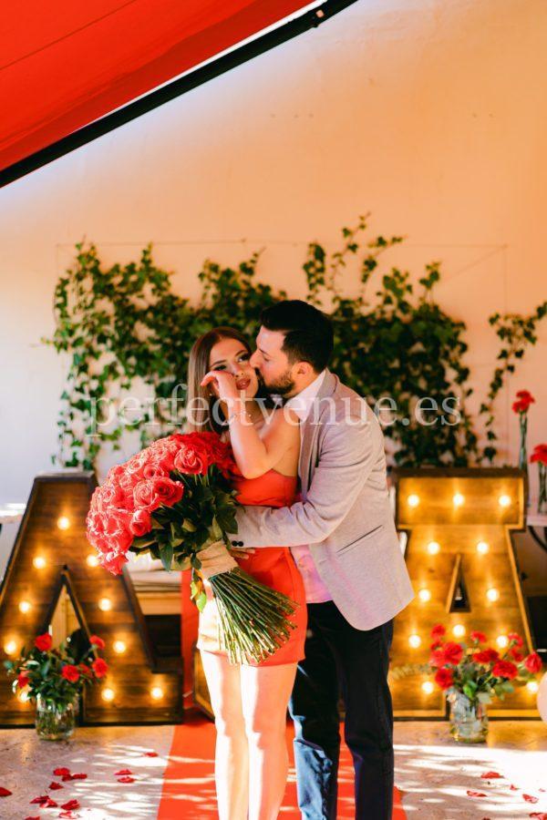 Decoration with letters in proposal / Photo Via Wedding and Evets by Natalia Ortiz