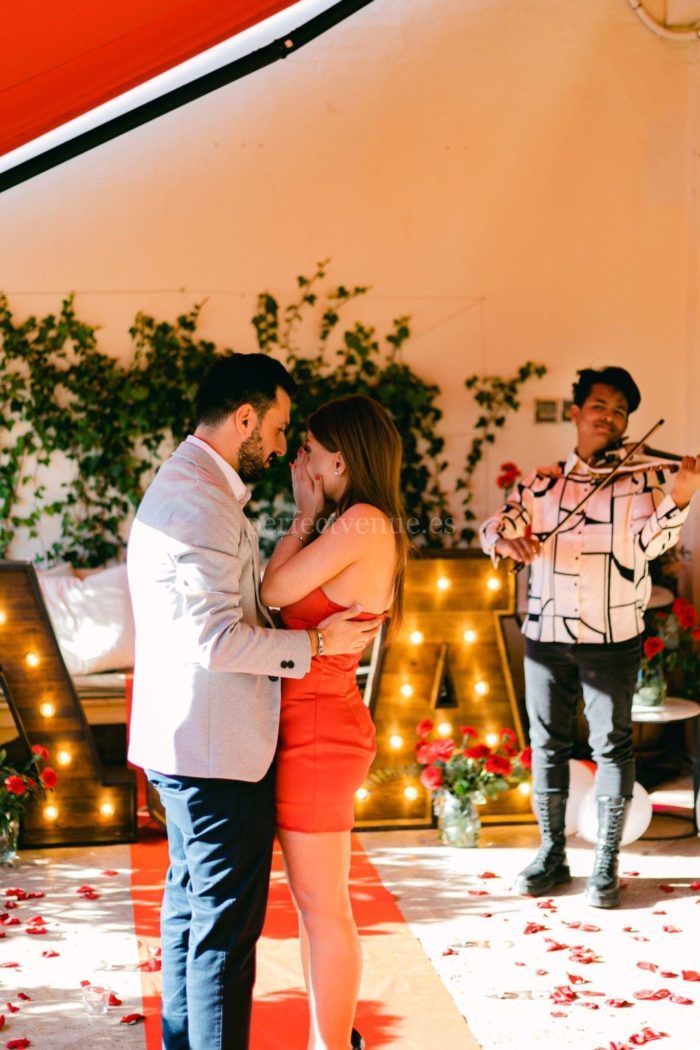 Pedida de mano con violin en madrid / Photo Via Wedding and Events by Natalia Ortiz