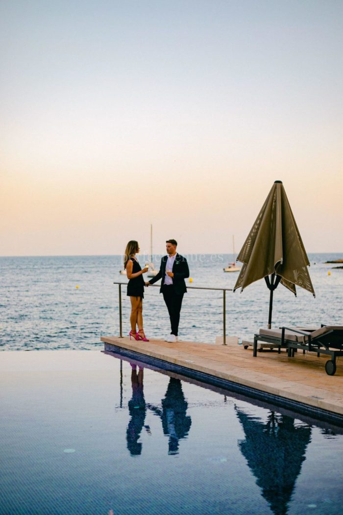 Pedida de mano con vistas al mar en mallorca / Photo by Wedding and Events by Natalia Ortiz